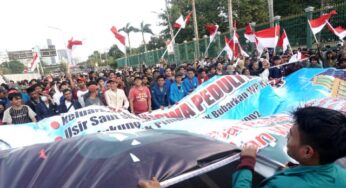 Dua Kelompok Massa Demo Terpisah di Belakang DPR