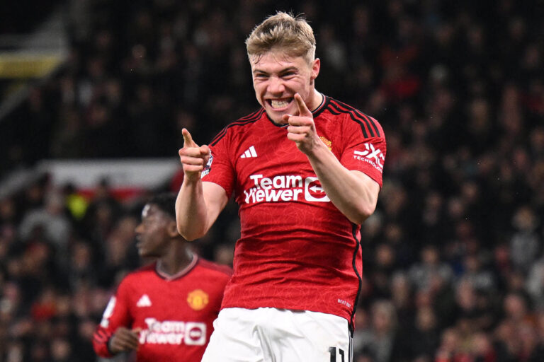 Hojlund Tegaskan Tak Ada Rencana Pindah dari Manchester United