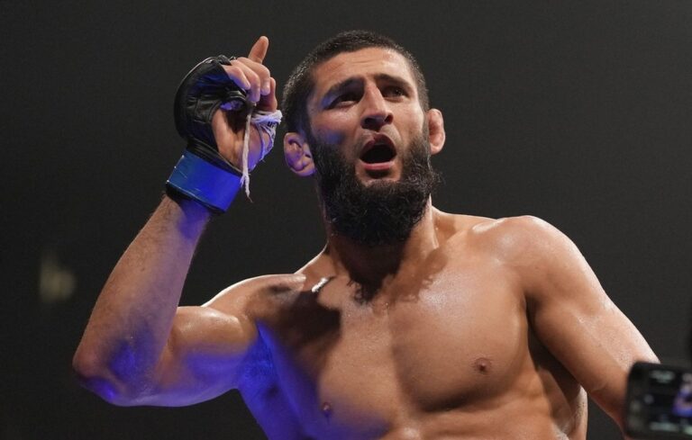 UFC 319: Khamzat Chimaev Rebut Sabuk Juara Middleweight