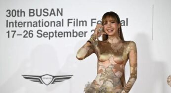 Lisa BLACKPINK Tampil Elegan dengan Dress Maison Margiela di Busan International Film Festival 2025