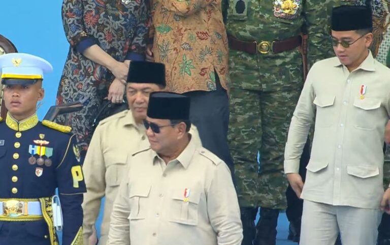 Gaya Kompak Gibran dan Prabowo di HUT ke-80 TNI Jadi Sorotan Publik