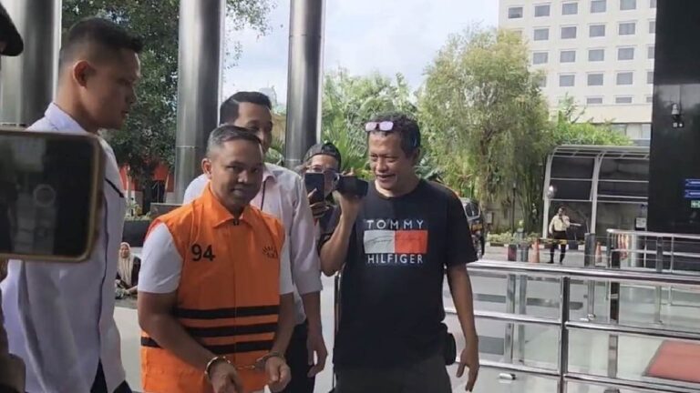 KPK Tetapkan Gubernur Riau Abdul Wahid Sebagai Tersangka Kasus Dugaan Pemerasan