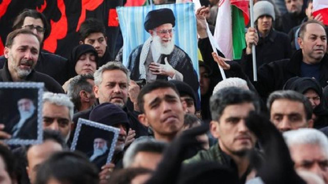 Iran Ungkap Alasan Pemakaman Ayatollah Ali Khamenei Ditunda di Tengah Ketegangan