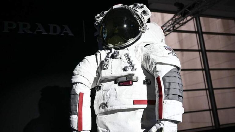 Astronot NASA Akan Mengenakan Prada, Misi ke Bulan Kini Tampil Lebih Futuristik